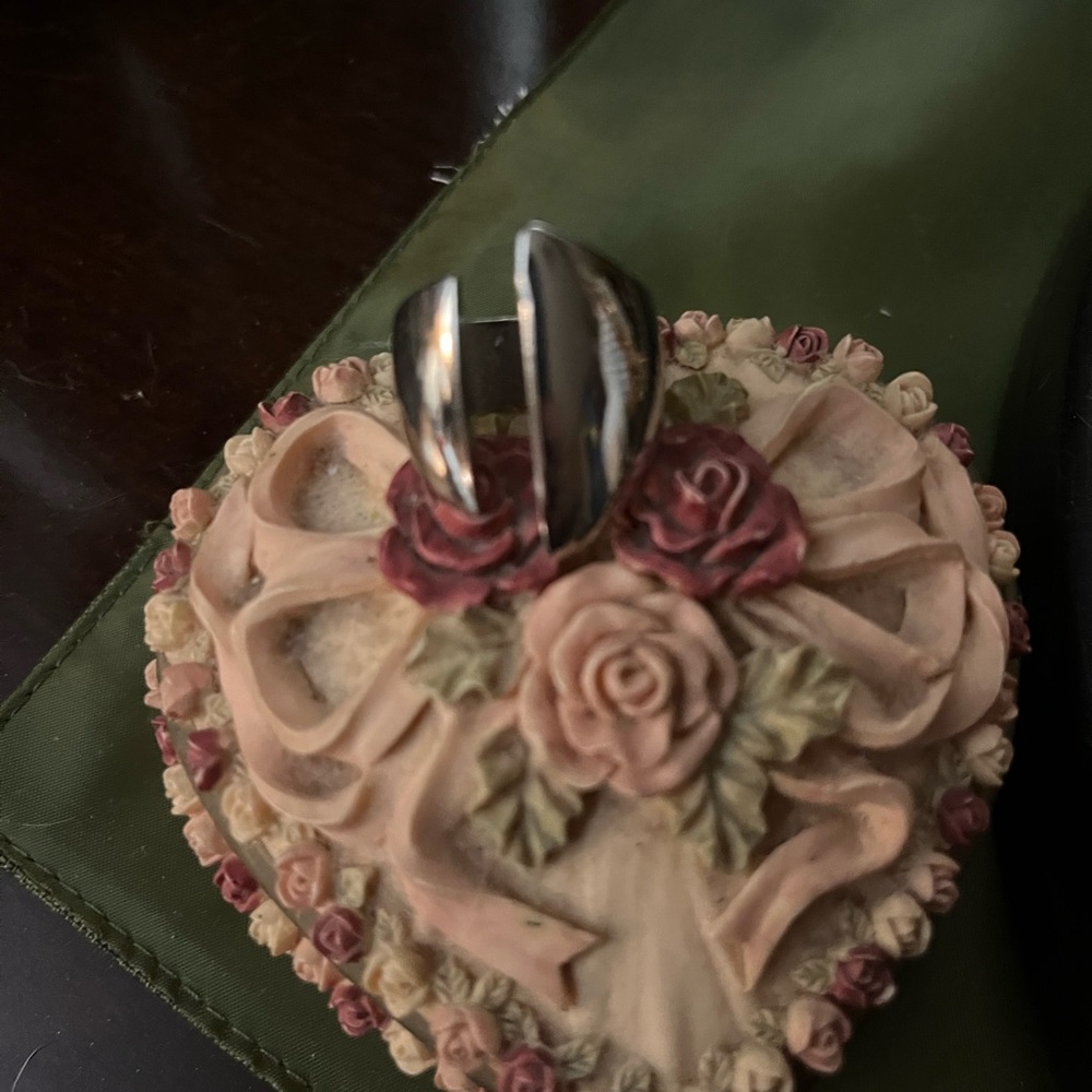 Silver plated ring size 6